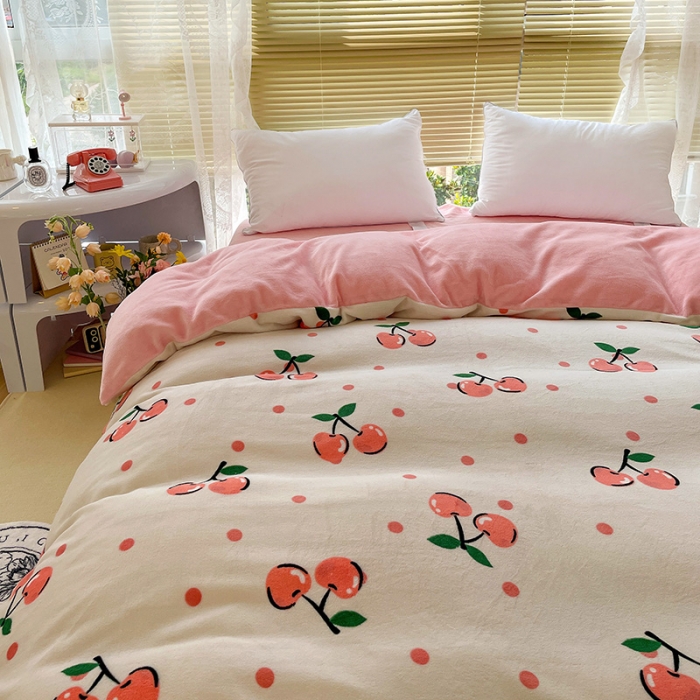 91家纺网 家纺一手货源 找家纺 慕尚 2022新款田园花卉类牛奶绒单被套 樱桃恋人