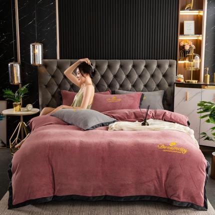 91家纺网 家纺一手货源 找家纺 （总）莎臣豹 2025新款高克重牛奶绒拼角包边刺绣绣花四件套