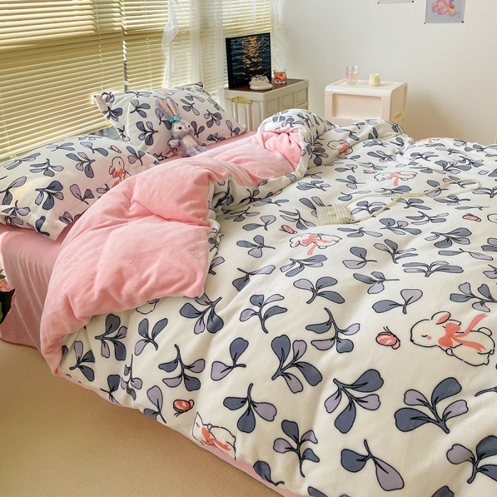 91家纺网 家纺一手货源 找家纺 慕尚2022新款田园花卉类牛奶绒四件套 小花兔