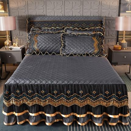 91家纺网 家纺一手货源 找家纺 情恒2025新款皇朝盛世系列全夹棉单床裙都市灰