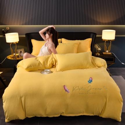 91家纺网 家纺一手货源 找家纺 简爱 2025新款高克重简单款牛奶绒刺绣四件套 羽毛-鹅黄