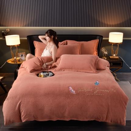 91家纺网 家纺一手货源 找家纺 简爱 2025新款高克重简单款牛奶绒刺绣四件套 羽毛-焦糖