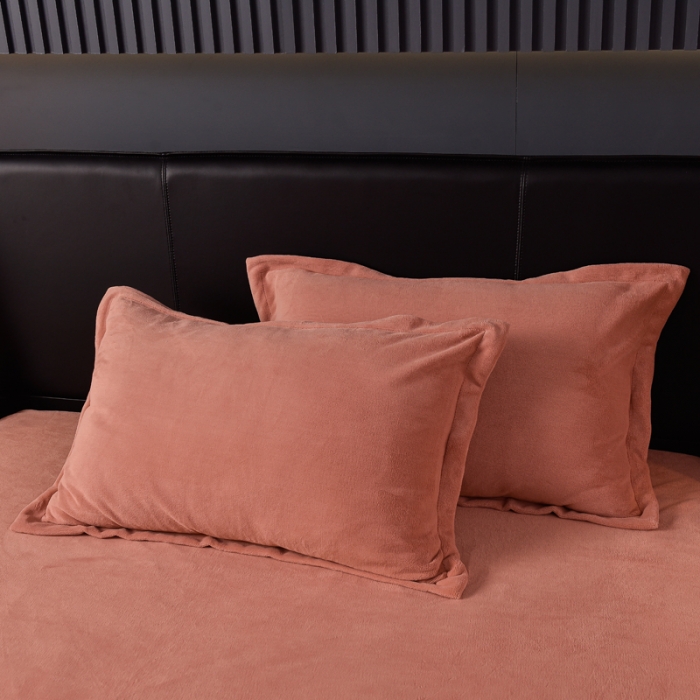 91家纺网 家纺一手货源 找家纺 简爱 2025新款高克重简单款牛奶绒刺绣四件套 羽毛-焦糖