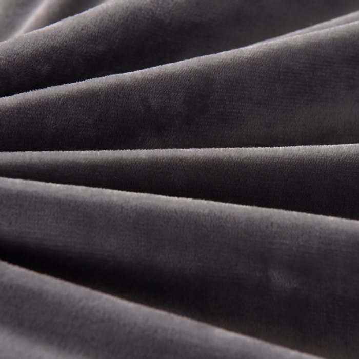 91家纺网 家纺一手货源 找家纺 简爱 2025新款高克重简单款牛奶绒刺绣四件套 羽毛-浅灰