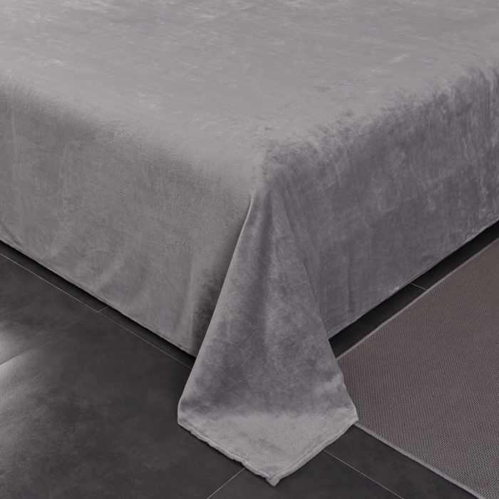 91家纺网 家纺一手货源 找家纺 简爱 2025新款高克重简单款牛奶绒刺绣四件套 羽毛-浅灰