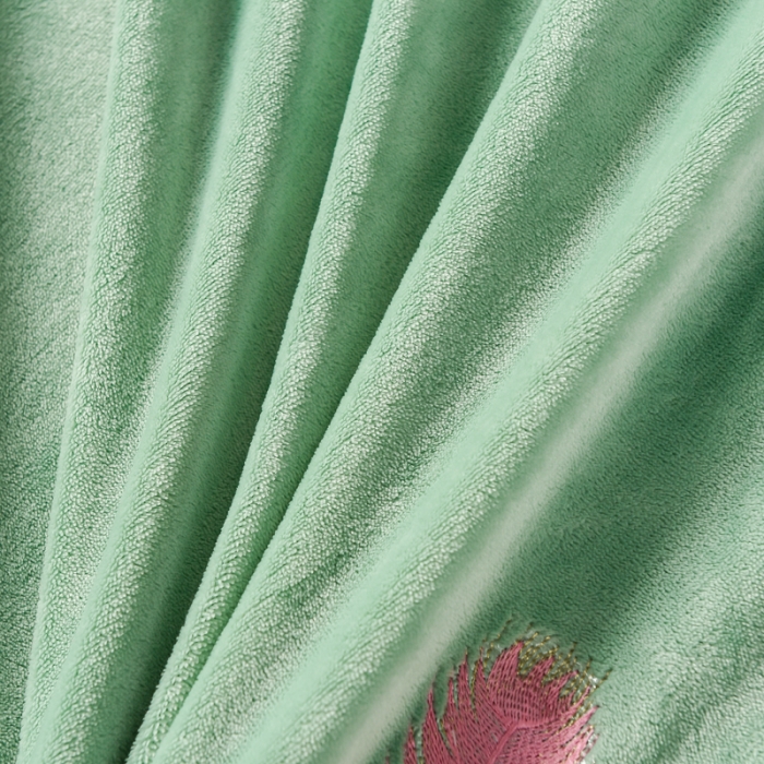 91家纺网 家纺一手货源 找家纺 简爱 2025新款高克重简单款牛奶绒刺绣四件套 羽毛-浅绿