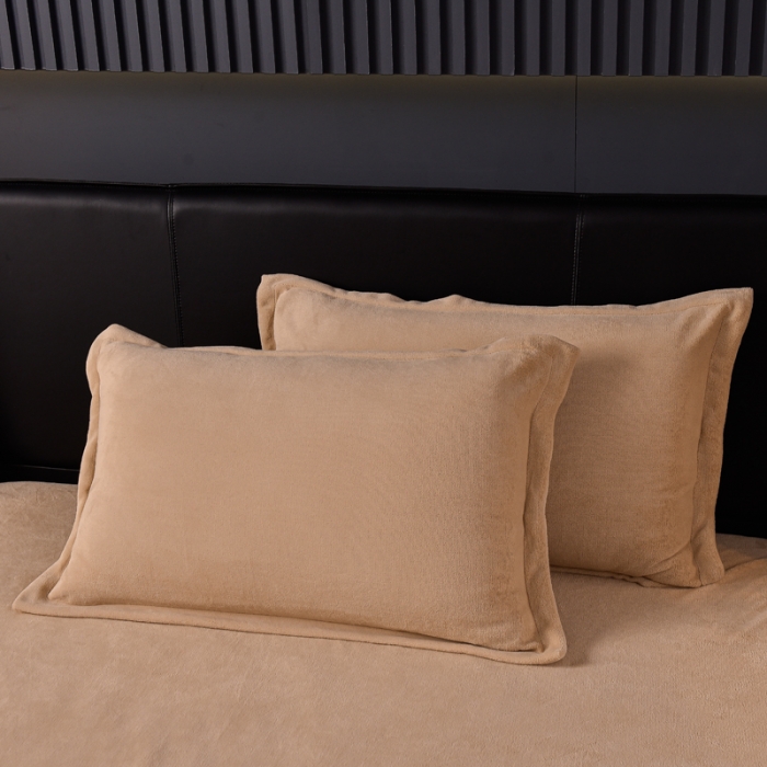 91家纺网 家纺一手货源 找家纺 简爱 2025新款高克重简单款牛奶绒刺绣四件套 羽毛-浅驼