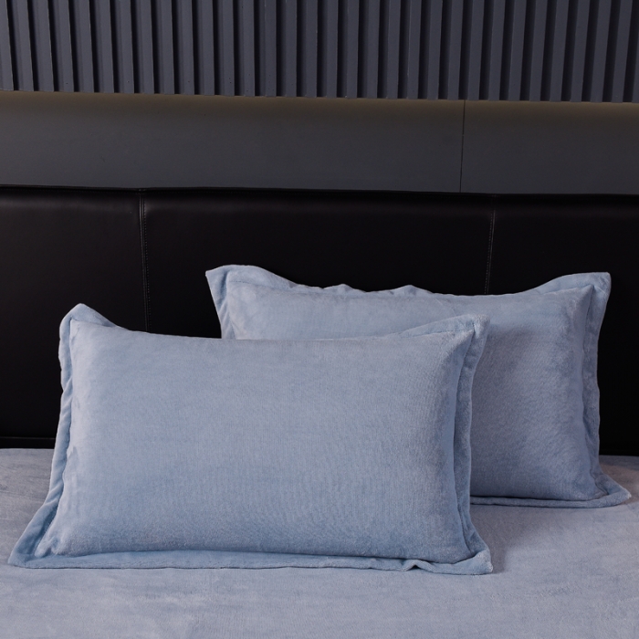 91家纺网 家纺一手货源 找家纺 简爱 2025新款高克重简单款牛奶绒刺绣四件套 羽毛-天蓝