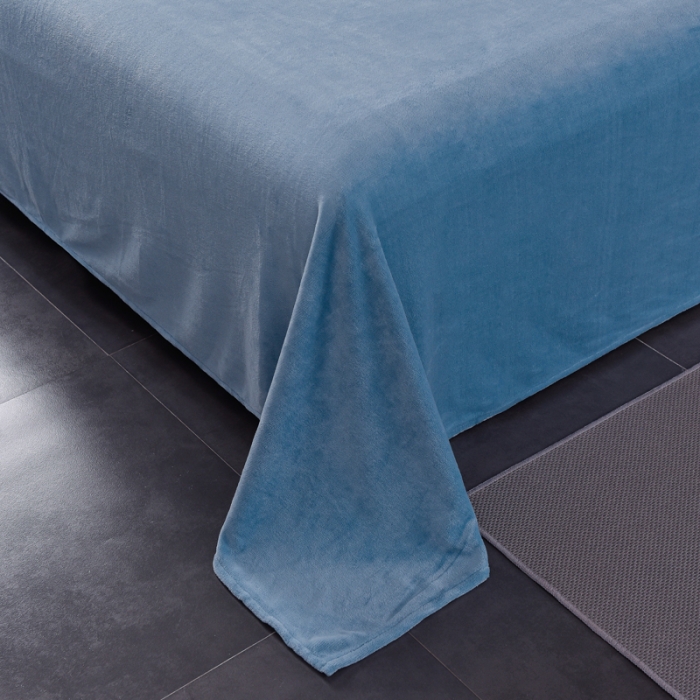 91家纺网 家纺一手货源 找家纺 简爱 2025新款高克重简单款牛奶绒刺绣四件套 羽毛-雾霾蓝