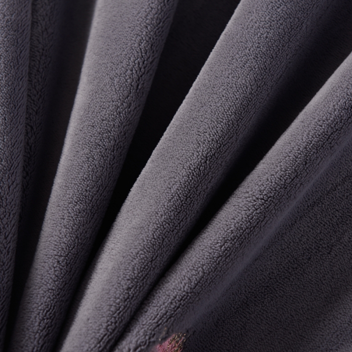 91家纺网 家纺一手货源 找家纺 简爱 2025新款高克重简单款牛奶绒刺绣四件套 羽毛-烟熏灰