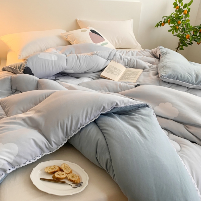 91家纺网 家纺一手货源 找家纺 （总）慕尚家纺 2022新款水洗棉小花边冬被-棚拍