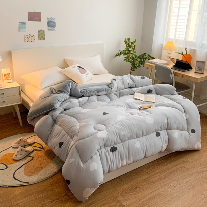 91家纺网 家纺一手货源 找家纺 （总）慕尚家纺 2022新款水洗棉小花边冬被-棚拍