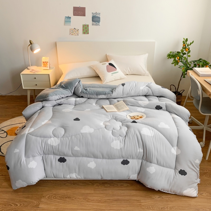 91家纺网 家纺一手货源 找家纺 （总）慕尚家纺 2022新款水洗棉小花边冬被-棚拍