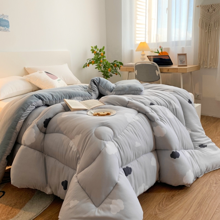 91家纺网 家纺一手货源 找家纺 （总）慕尚家纺 2022新款水洗棉小花边冬被-棚拍