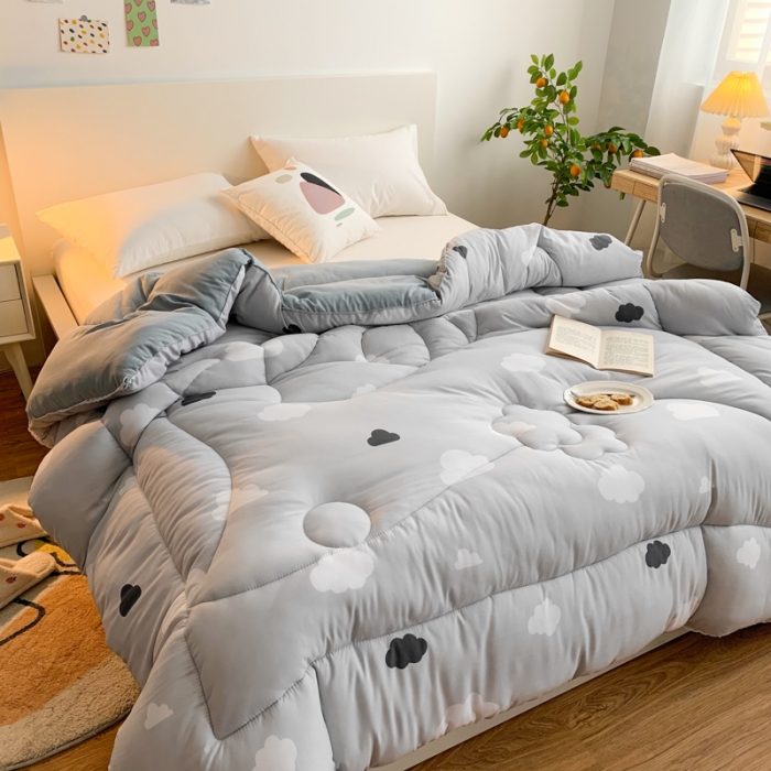 91家纺网 家纺一手货源 找家纺 （总）慕尚家纺 2022新款水洗棉小花边冬被-棚拍