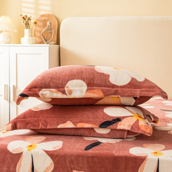 91家纺网 家纺一手货源 找家纺 凡客2021秋冬总重3.8kg高克重牛奶绒印花四件套那拉提红