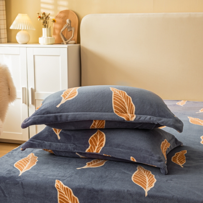 91家纺网 家纺一手货源 找家纺 凡客2021秋冬重3.8kg高克重牛奶绒印花四件套片片柔情紫