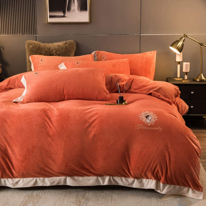 91家纺网 家纺一手货源 找家纺 凡客2021秋冬新款水晶绒绣花四件套-居里夫人 烈焰橙