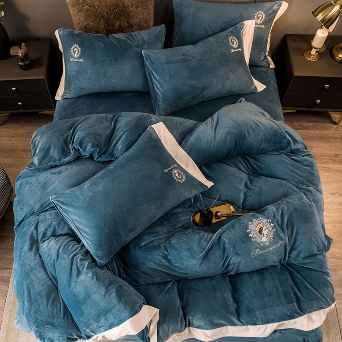 91家纺网 家纺一手货源 找家纺 凡客2021秋冬新款水晶绒绣花四件套-居里夫人 月光蓝