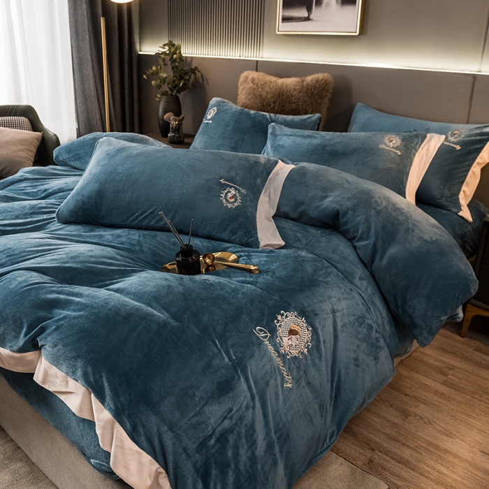 91家纺网 家纺一手货源 找家纺 凡客2021秋冬新款水晶绒绣花四件套-居里夫人 月光蓝