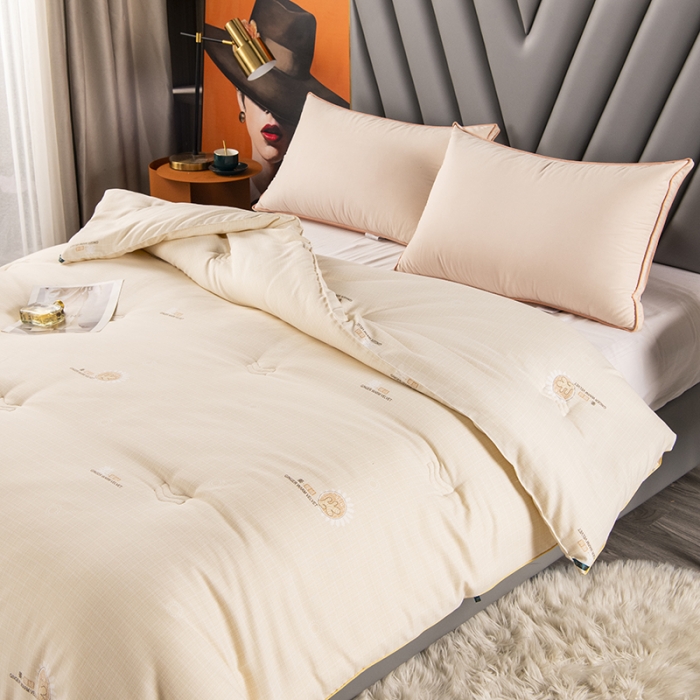 91家纺网 家纺一手货源 找家纺 2023丽卡家纺新款生姜被子被芯冬被春秋被 生姜奶白色