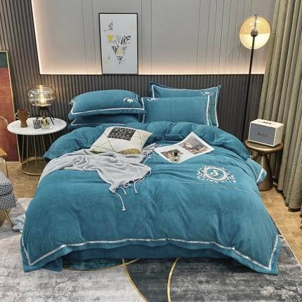 91家纺网 家纺一手货源 找家纺 星尚新款A类牛奶绒加厚保暖轻氧绒法莱绒水晶绣花四件套 曼享-贵族蓝