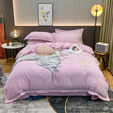 91家纺网 家纺一手货源 找家纺 星尚新款A类牛奶绒加厚保暖轻氧绒法莱绒水晶绣花四件套 曼享-梦幻紫