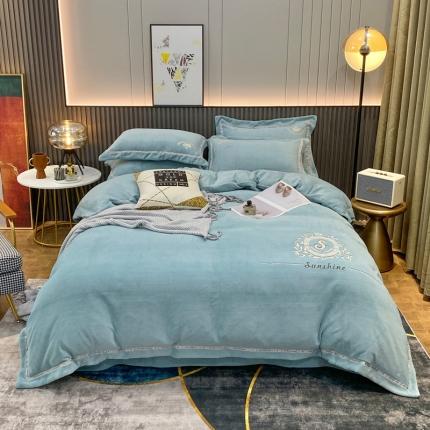 91家纺网 家纺一手货源 找家纺 星尚新款A类牛奶绒加厚保暖轻氧绒法莱绒水晶绣花四件套 曼享-清新绿