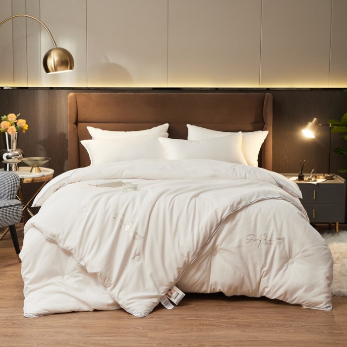 91家纺网 家纺一手货源 找家纺 慕尚 2022新款亲肤二合一大豆子母被镶钻款 大豆白