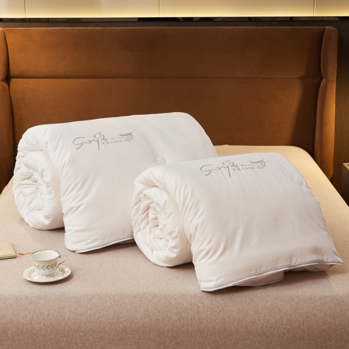 91家纺网 家纺一手货源 找家纺 慕尚 2022新款亲肤二合一大豆子母被镶钻款 大豆白