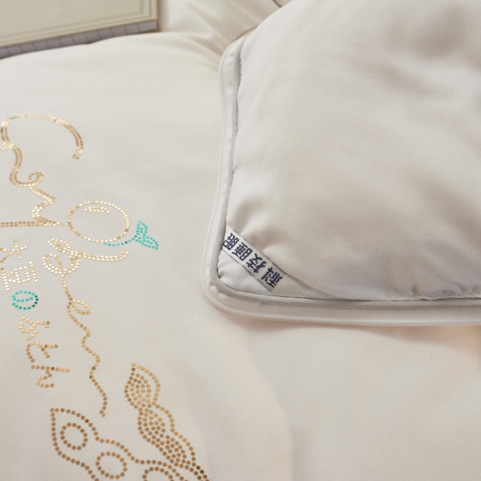 91家纺网 家纺一手货源 找家纺 慕尚 2022新款亲肤二合一大豆子母被镶钻款 大豆白