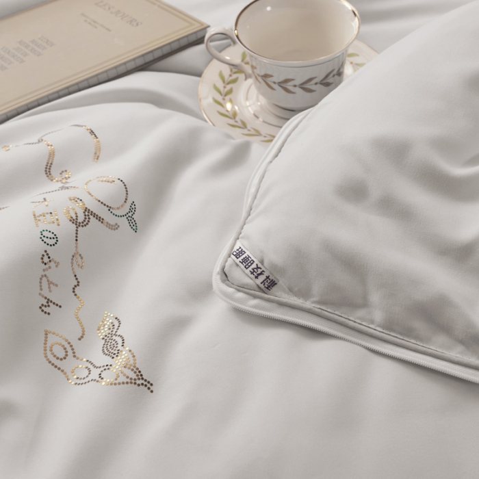 91家纺网 家纺一手货源 找家纺 慕尚 2022新款亲肤二合一大豆子母被镶钻款 大豆灰