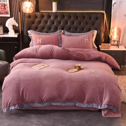 91家纺网 家纺一手货源 找家纺 （总）艾米家居 2021新款牛奶绒刺绣H款四件套