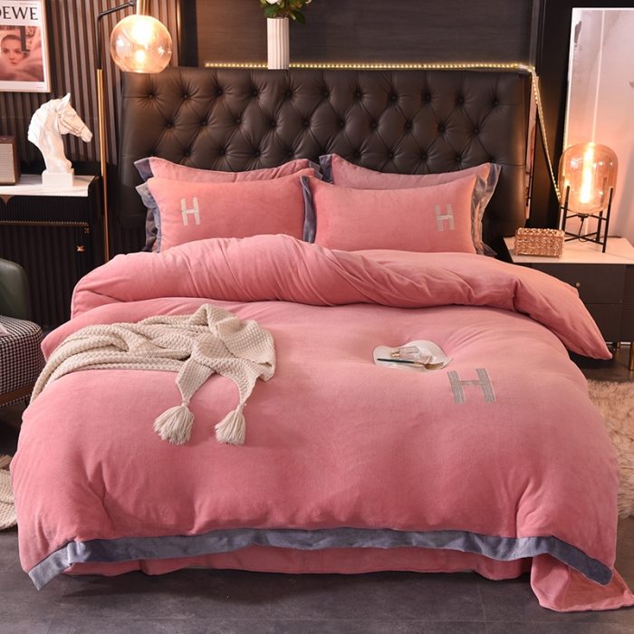 91家纺网 家纺一手货源 找家纺 艾米家居 2021新款牛奶绒刺绣H款四件套 豆沙