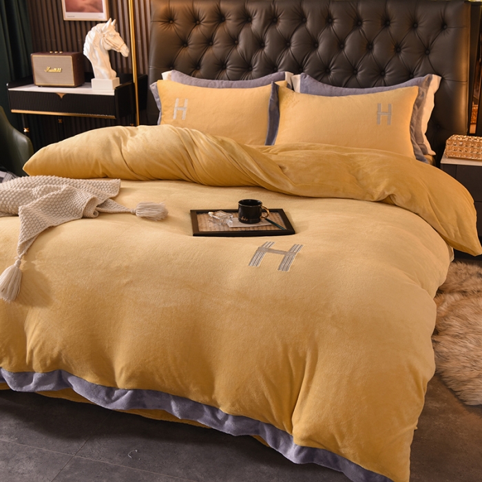 91家纺网 家纺一手货源 找家纺 艾米家居 2021新款牛奶绒刺绣H款四件套 黄