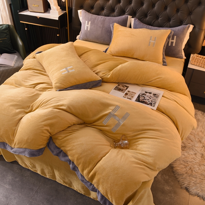 91家纺网 家纺一手货源 找家纺 艾米家居 2021新款牛奶绒刺绣H款四件套 黄