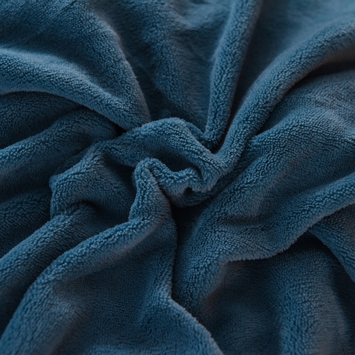 91家纺网 家纺一手货源 找家纺 艾米家居 2021新款牛奶绒刺绣H款四件套 深蓝