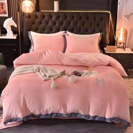 91家纺网 家纺一手货源 找家纺 艾米家居 2021新款牛奶绒刺绣H款四件套 玉色