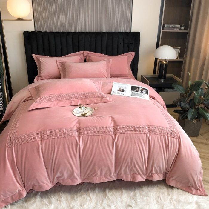 91家纺网 家纺一手货源 找家纺 榻尚 2021新款柔肤绒花边款四件套遇见系列 粉