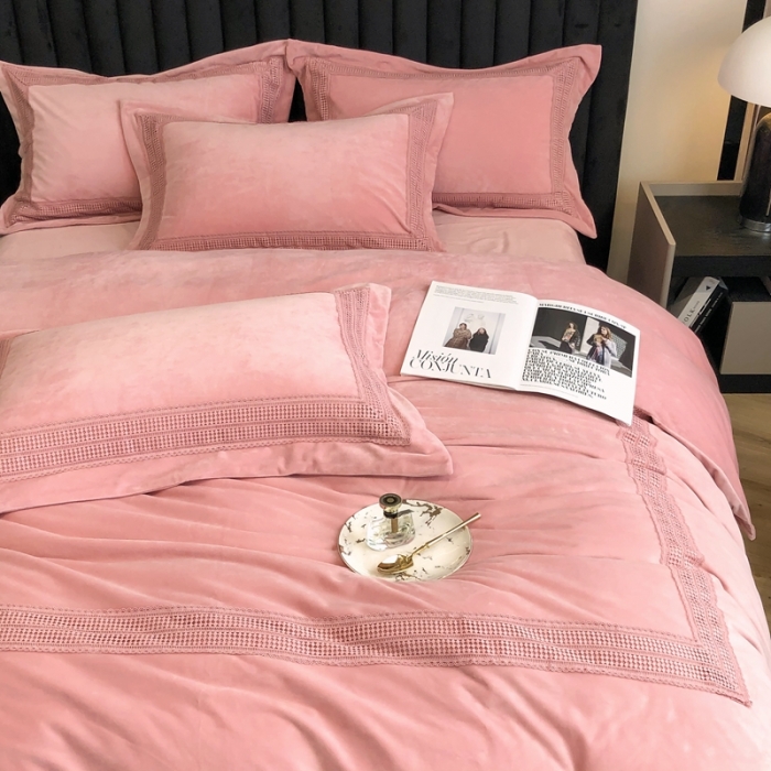 91家纺网 家纺一手货源 找家纺 榻尚 2021新款柔肤绒花边款四件套遇见系列 粉