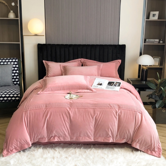 91家纺网 家纺一手货源 找家纺 榻尚 2021新款柔肤绒花边款四件套遇见系列 粉