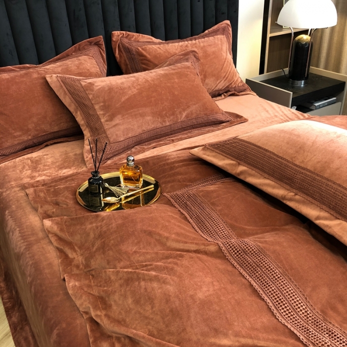 91家纺网 家纺一手货源 找家纺 榻尚 2021新款柔肤绒花边款四件套遇见系列 焦糖