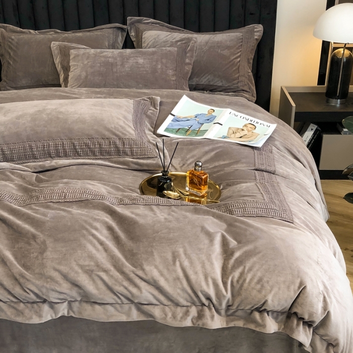 91家纺网 家纺一手货源 找家纺 榻尚 2021新款柔肤绒花边款四件套遇见系列 咖