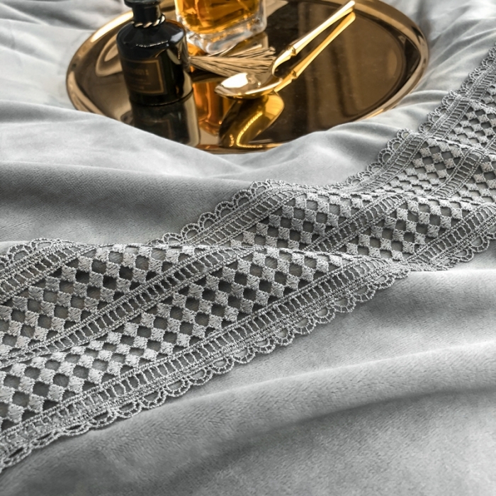 91家纺网 家纺一手货源 找家纺 榻尚 2021新款柔肤绒花边款四件套遇见系列 银灰