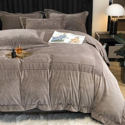 91家纺网 家纺一手货源 找家纺 榻尚 2021新款柔肤绒花边款四件套遇见系列 咖