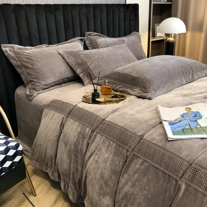 91家纺网 家纺一手货源 找家纺 榻尚 2021新款柔肤绒花边款四件套遇见系列 咖