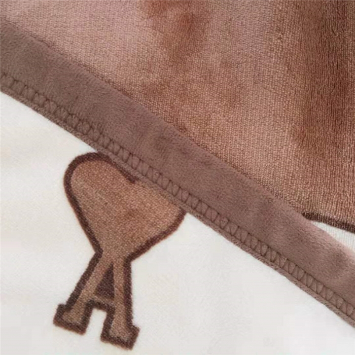 91家纺网 家纺一手货源 找家纺 卡奥AB版加厚复合云毯法莱绒毛毯空调休闲毯沙发盖毯 咖爱心