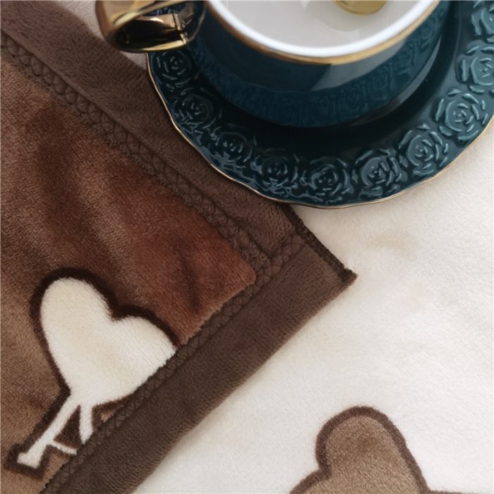 91家纺网 家纺一手货源 找家纺 卡奥AB版加厚复合云毯法莱绒毛毯空调休闲毯沙发盖毯 咖爱心