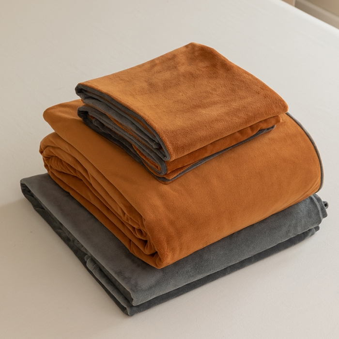 91家纺网 家纺一手货源 找家纺 寐眠2021新款天鹅绒被套 焦糖+深灰