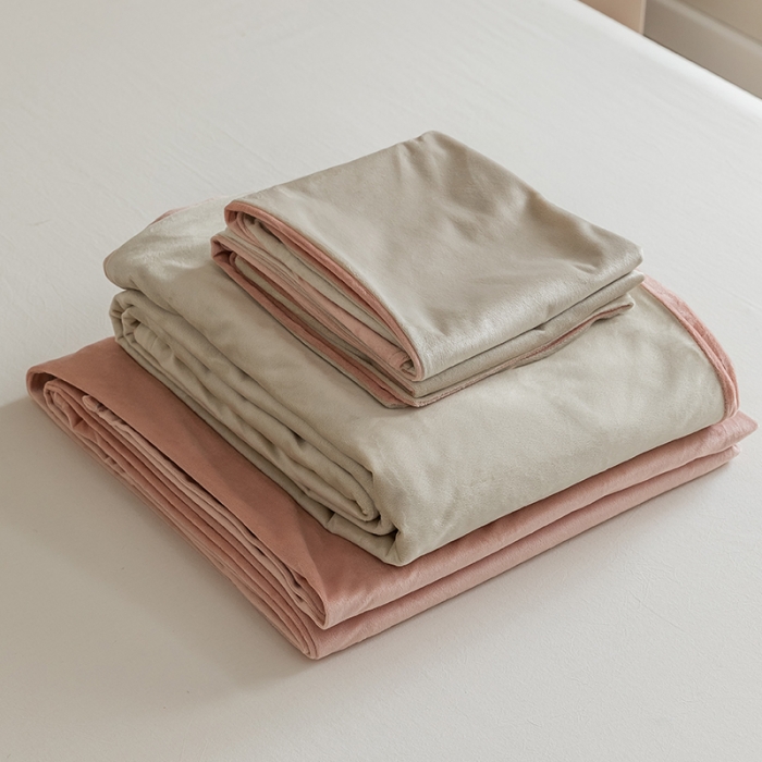 91家纺网 家纺一手货源 找家纺 寐眠2021新款天鹅绒被套 奶茶+浅粉